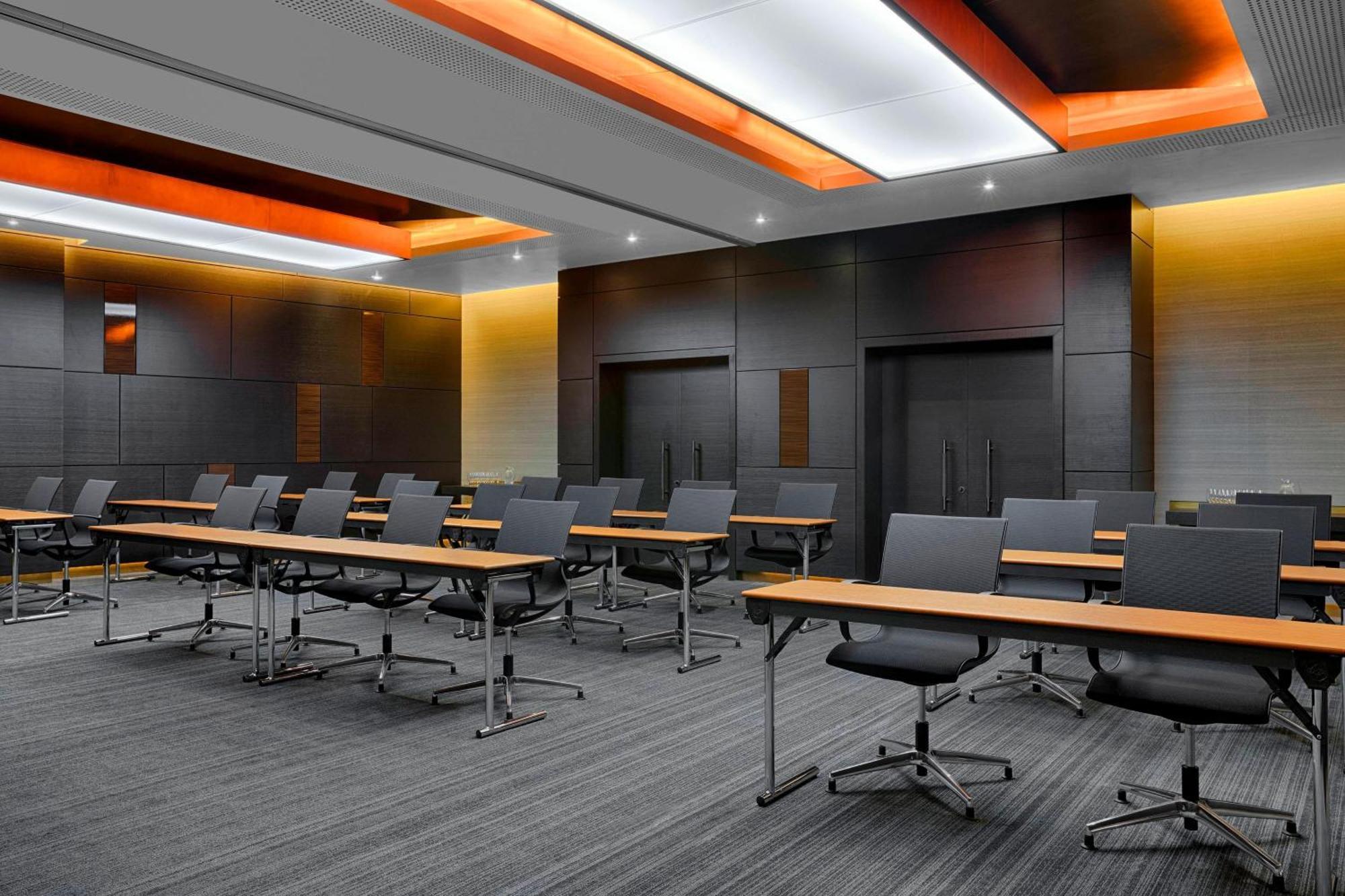 The Westin Doha Hotel & Spa Kültér fotó Meeting room